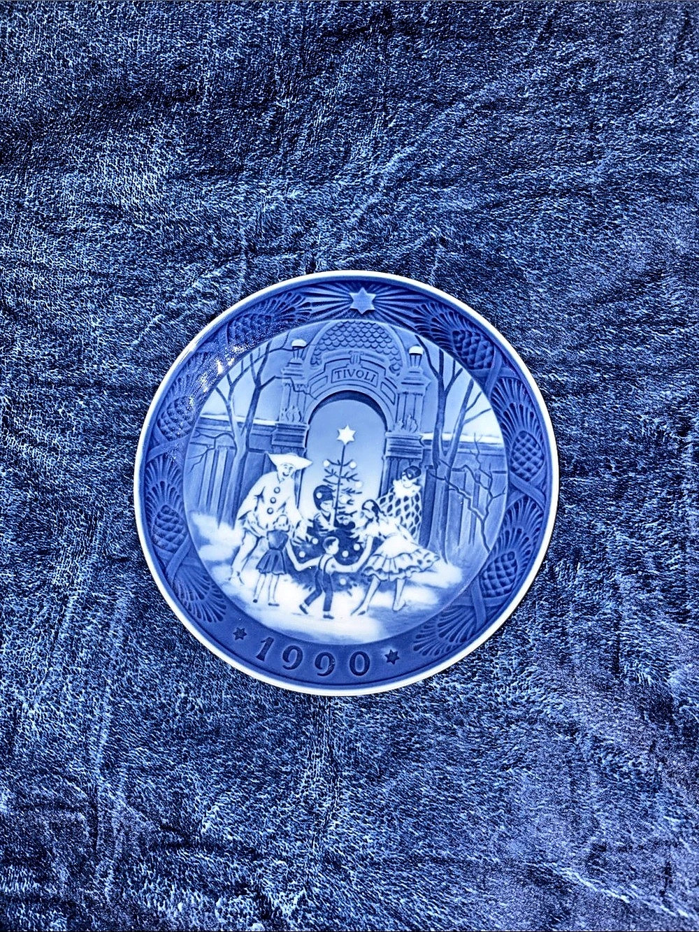 Royal Copenhagen 1990 Christmas at Tivoli Collector Plate